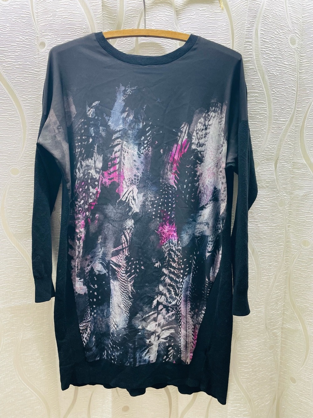 Willow & Thread Tunic Sweater Women M Black Abstract‎ Feather Print Excellent